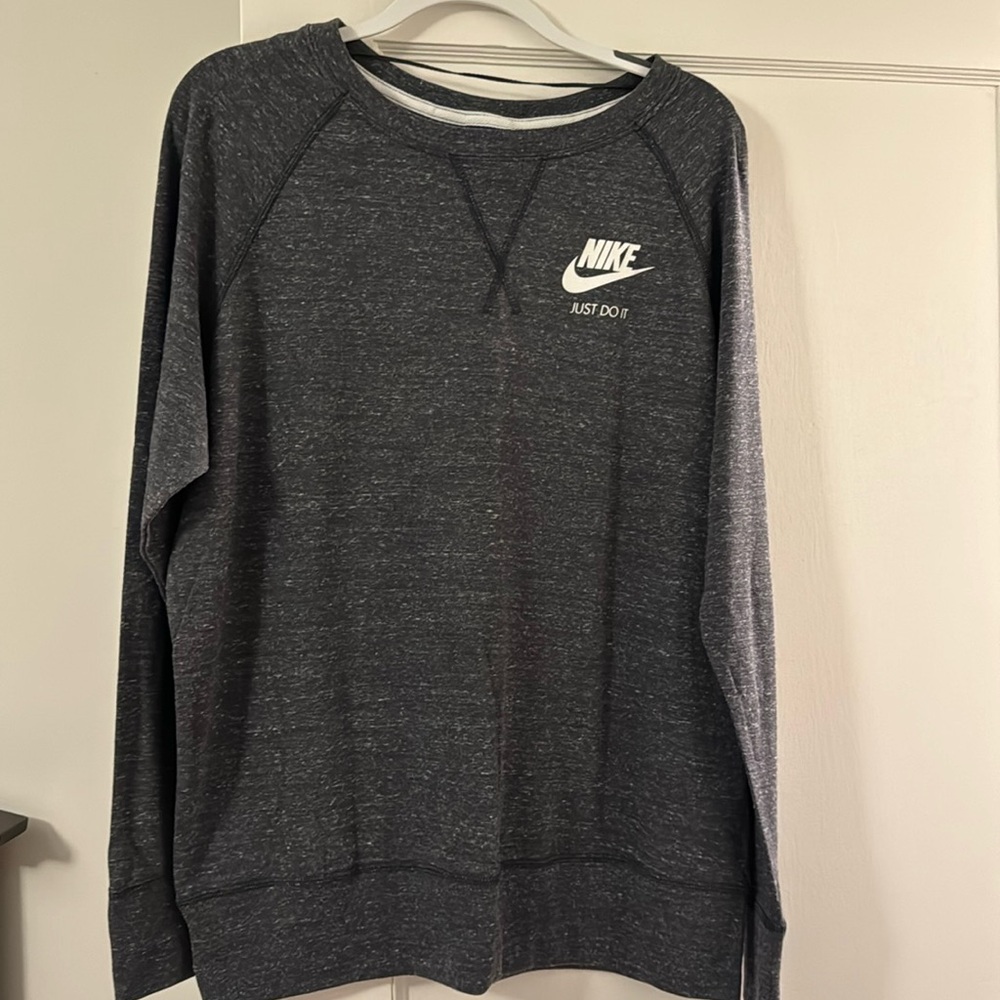 Women’s Nike long sleeve tee, heather grey, NWT, size XL